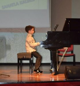İzmir Balçova Hazan Müzik Kursu sanat gecesi
