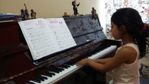 İzmir Balçova Hazan Müzik Kursu piyano eğitimi